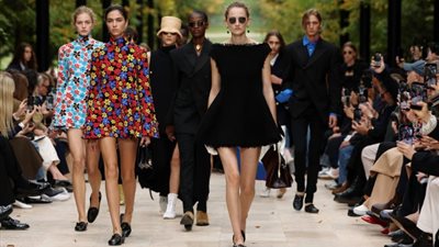 بتغييرات جذرية في صناعة الأزياء.. باريس تحتضن أسبوع الموضة