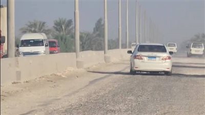 استجابة لـ«نيوز رووم»: تمهيد وتسوية الطريق الغربي ببني سويف وبدء رصفه