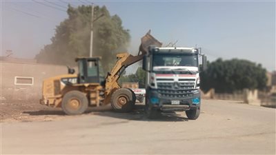 محافظ أسيوط: رفع 167 طن قمامة ومخلفات خلال حملات نظافة مكثفة بالقرى