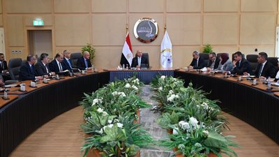 كامل الوزير: نتابع خطط إعادة تشغيل خطوط الإنتاج المتوقفة مع كل مصنع 