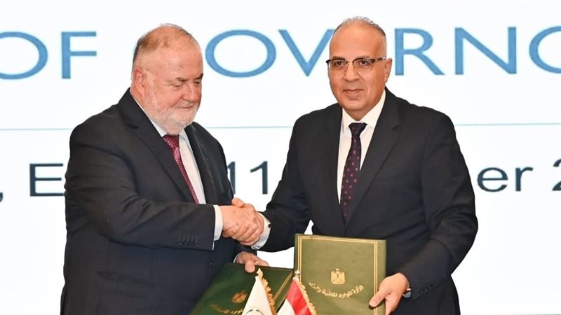 خلال الاجتماع