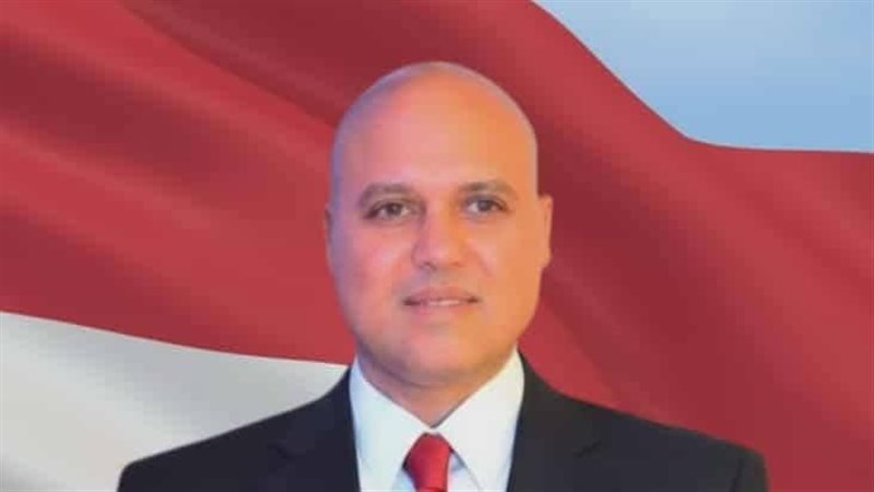 الكاتب الصحفي عماد