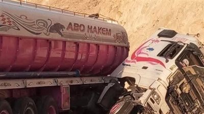 أسيوط: تصادم بين 3 سيارات على طريق الهضبة دون وقوع ضحايا بشرية