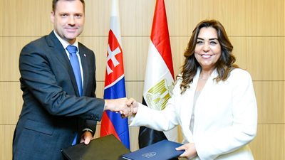منال عوض توقع مذكرة تفاهم مع وزير البيئة بجمهورية سلوفاكيا