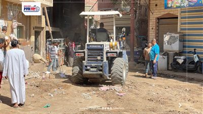 رصف 5 مناطق بتفريعاتهم التي تصل إلى 11 شارع بالإنترلوك بمركز إبشواى 