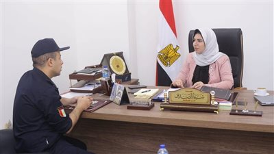 نائب محافظ دمياط تبحث تطوير الحماية المدنية وتشغيل نقاط الإطفاء بحياة كريمة