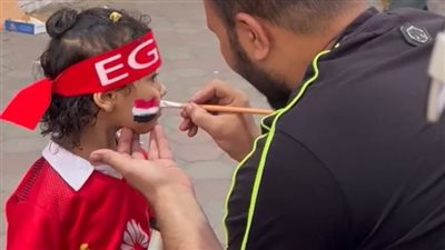  لوحة فنية ترسمها الجماهير المصرية قبل ساعات من انطلاق مباراة منتخب مصر