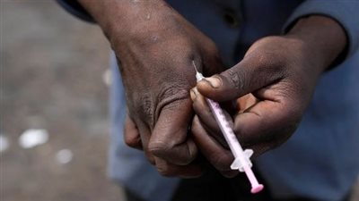 حقن بلوتوث.. اتجاه يخلق ارتفاعًا مقلقًا في حالات الإصابة بفيروس نقص المناعة