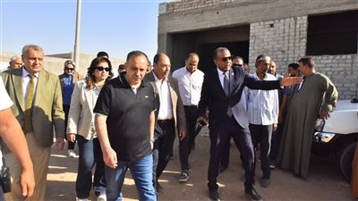 محافظ أسيوط ورئيس هيئة تنمية الصعيد يتابعان التشطيبات النهائية لمجمع الصناعات 