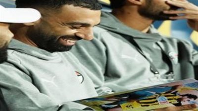 صلاح يستعيد ذكرياته بقميص المقاولون العرب في مباراة مصر وغينيا بيساو|صور