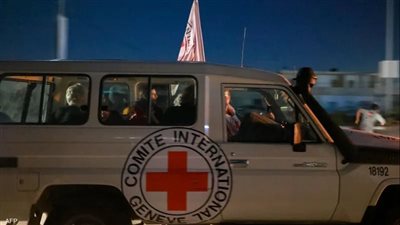 إعلام إسرائيلي: الصليب الأحمر أبلغ إسرائيل بتسلمه 7 محتجزين