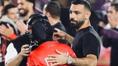 محمد صلاح وزوجته يخطفان الأنظار في احتفالية التأهل للمونديال 