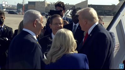 بالصور.. مراسم استقبال الرئيس الأمريكي في مطار بن جوريون