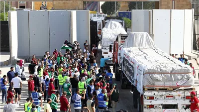 وصول 173 شاحنة مساعدات إلى غزة.. بينها  6 وقود وغاز طهي