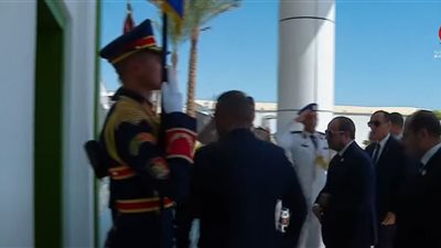 وصول الرئيس السيسي لاستقبال زعماء العالم المشاركين بقمة شرم الشيخ للسلام