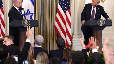 هذا فجر يوم جديد.. ترامب يترك عبارة بتوقيعه في سجل الزوار عند وصوله للكنيست