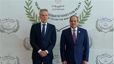 وصول رئيس وزراء إسبانيا للمشاركة في قمة شرم الشيخ للسلام 