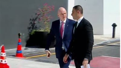 السيسي يستقبل رئيس الاتحاد الدولي لكرة القدم فور وصوله للمشاركة بقمة شرم الشيخ