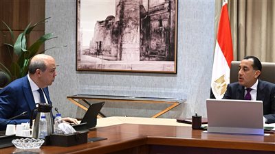 رئيس الوزراء يتابع موقف تنفيذ مبنى الركاب الجديد رقم 4 بمطار القاهرة