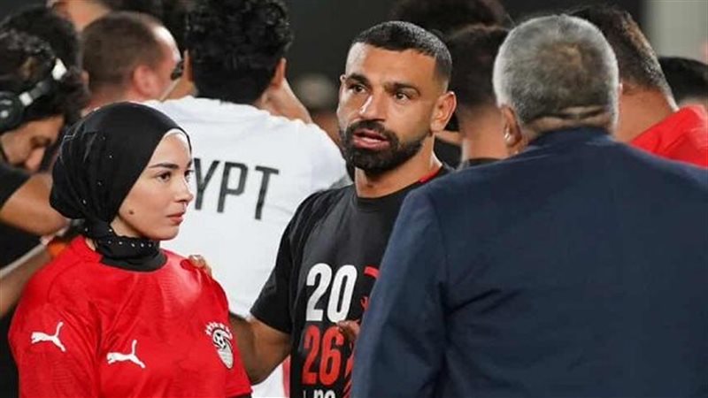 صلاح وزوجته يحتفلان