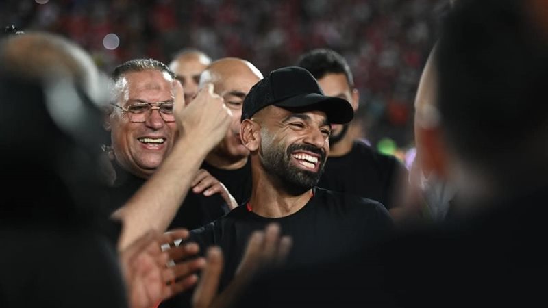 محمد صلاح يحتفل بتأهل