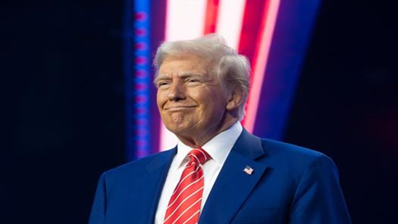 الرئيس الأمريكي دونالد