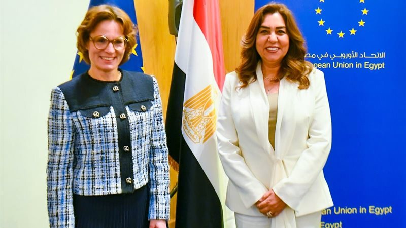 منال عوض