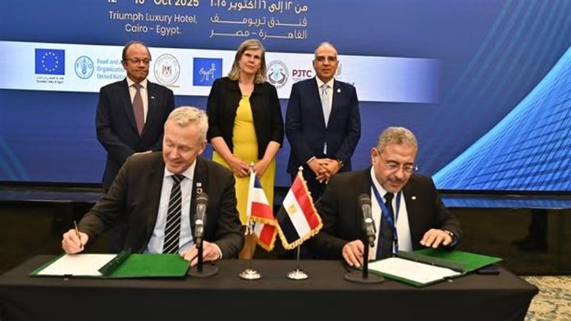 أثناء التوقيع