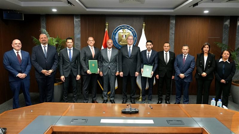 وزير البترول يشهد