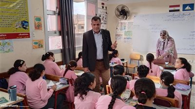 مدير تعليم دمياط: المدرسة مؤسسة متكاملة لتخريج جيل واعٍ يحمل أمانة الوطن