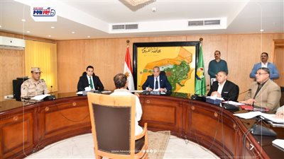 محافظ الفيوم يوجه مدير التأمين الصحي بعرض عدد من الحالات على اللجان الطبية 