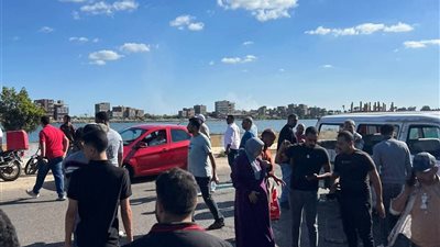 إصابة 5 أشخاص في انقلاب سيارة ميكروباص بطريق رأس البر