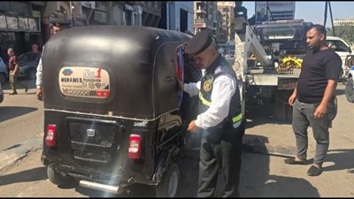 لإعادة الإنضباط : ضبط 25 توك توك غير مرخص ومخالف لخطوط السير