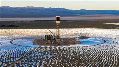 الصين تُطلق أول محطة للطاقة الشمسية ذات برجين في العالم