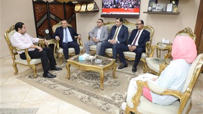 بحث سبل مشاركة البنك الأهلي ببني سويف بالنسخة الرابعة بمهرجان النباتات الطبية 