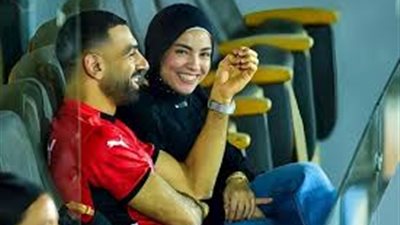 محمد صلاح يرد بطريقته.. صورة مع ماجي تتجاهل 