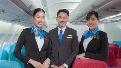 من الكعب العالي إلى الميزان.. متطلبات غريبة تفرضها شركات الطيران على المضيفات