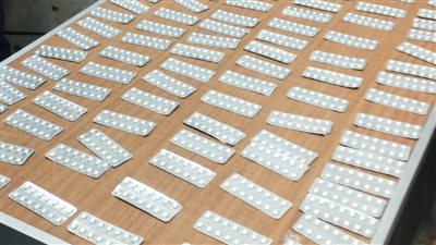 5 ضربات قوية في شهر.. جمارك مطار القاهرة تُحبط محاولات تهريب أدوية وهواتف 