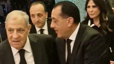 مصطفى مدبولي يقدم العزاء لرئيس الحكومة الأسبق إبراهيم محلب في وفاة شقيقته