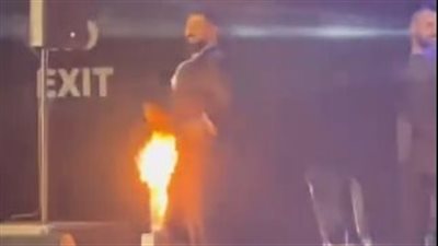 انفجار ناري.. المطرب سيف نبيل ينجو من الاحتراق في حفله ببيروت |فيديو