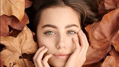 طبيب يكشف لـ نيوز رووم أبرز 5 مشكلات جلدية تحدث للبشرة خلال الخريف وعلاجها 