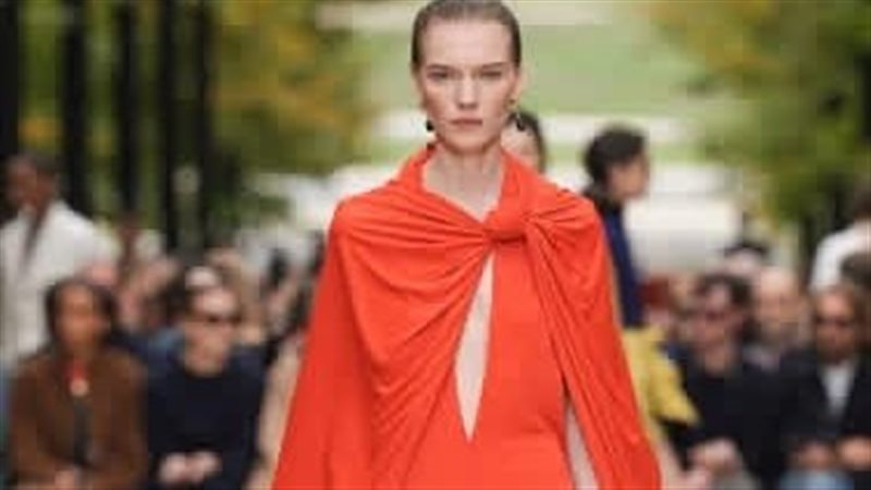 اللون الأحمر 