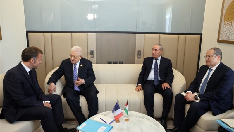 الرئيس الفسطيني مع