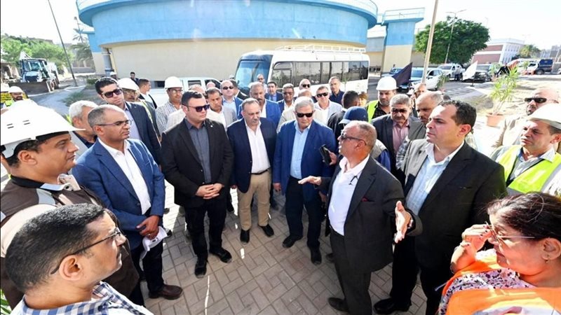 وزير الإسكان ومحافظ