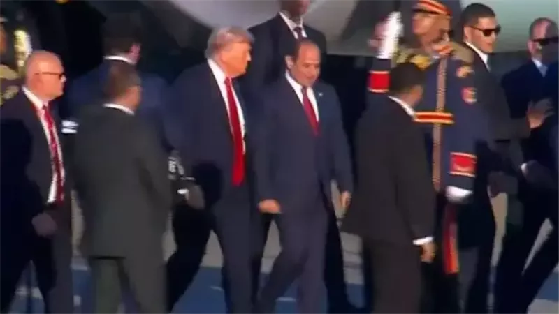 الرئيس السيسي يصطحب