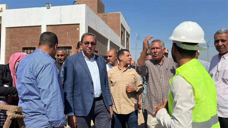 محافظ قنا
