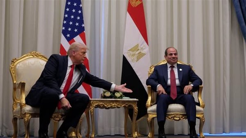 لحظة مصافحة ترامب