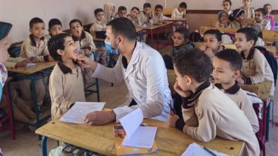 ندوات توعوية بصحة الفم والاسنان وفحص طبي لطلاب مدارس بني سويف 