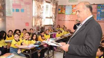 وكيل وزارة التربية والتعليم ببورسعيد يتابع انتظام العملية التعليمية بالمدارس
