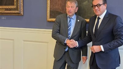 وزير الصحة يبحث مع جامعة «شاريتيه» التعاون في مجالات التدريب الطبي والعلمي